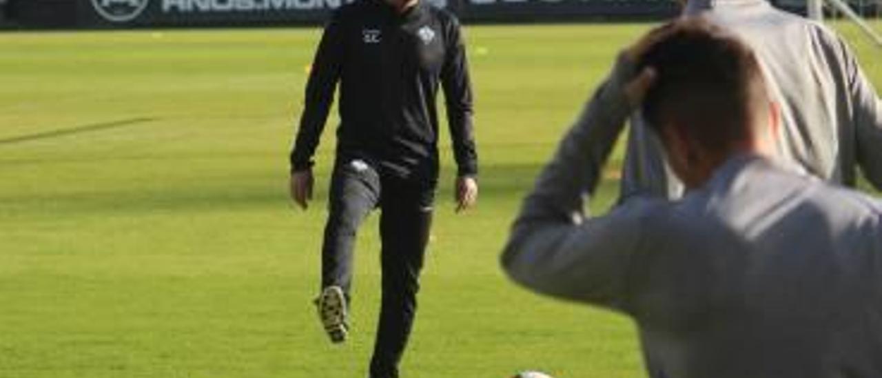 Cano, en su primer entrenamiento al frente del Castellón el pasado diciembre.