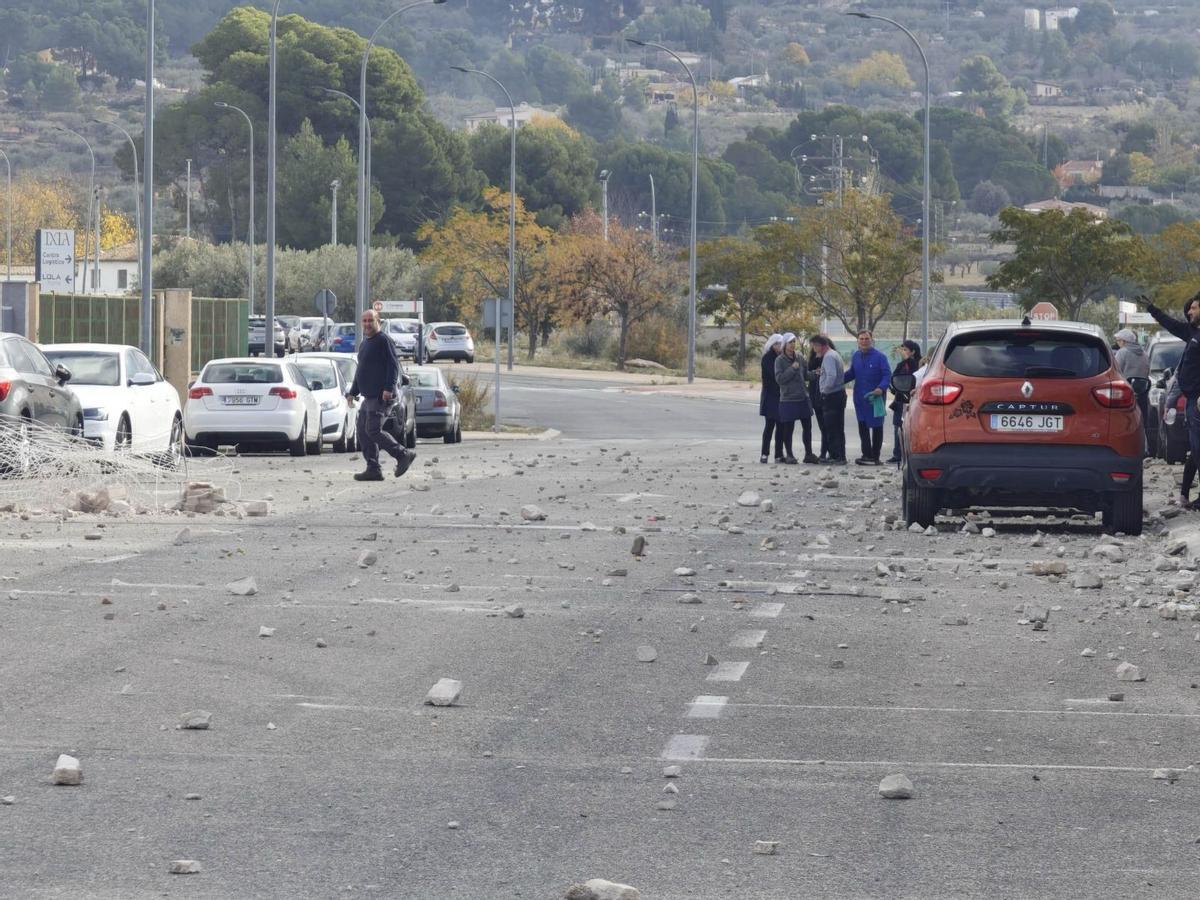 Grave explosión en una nave industrial de Ibi