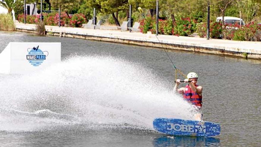 Die Kurve habe ich nicht geschafft. Daher durfte ich mit dem Wakeboard nicht über die Schanze.