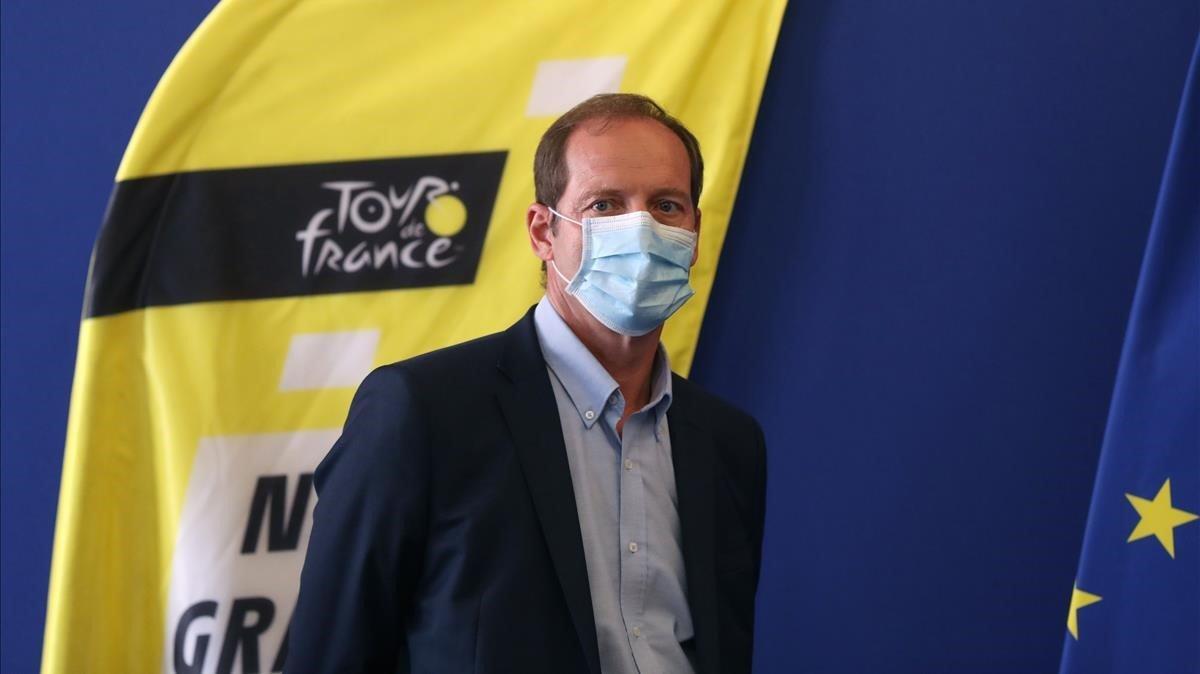 segea54554012 tour de france director christian prudhomme wearing a face m200819202917 segea54554012 tour de france director christian prudhomme wearing a face m200819202917