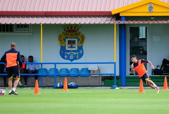 Entrenamiento de la UD Las Palmas en Barranco ...