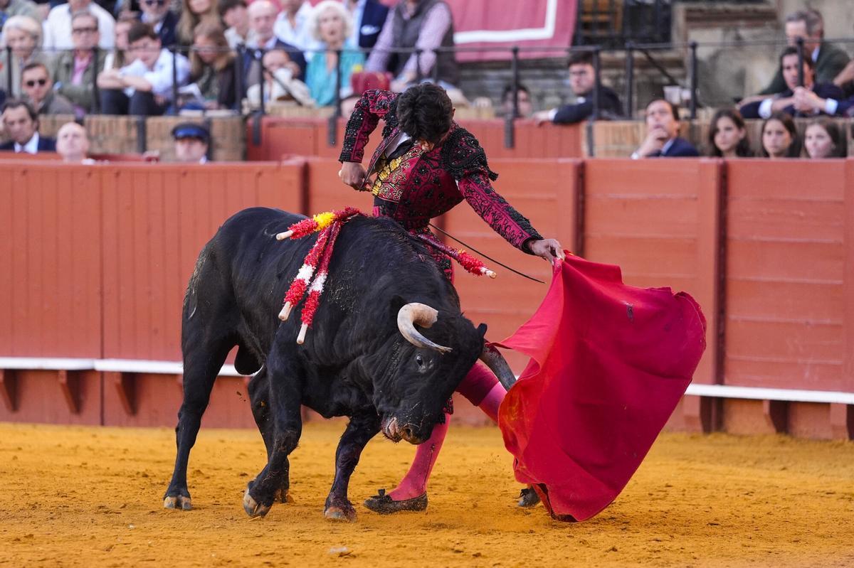 El novillero Emiliano Osornio en la cuarta del abono taurino. A 14 de abril de 2026 en Sevilla (Andalucía, España). En la cuarta corrida de abono en la Plaza de la Real Maestranza, los novilleros Emiliano Osornio, Tomás Bastos y Julio Norte son los protagonistas con toros de la ganadería de Talavante. 14 ABRIL 2026 Joaquín Corchero / Europa Press 14/04/2026. Julio Norte;Emiliano Osornio;Tomás Bastos;Joaquín Corchero;