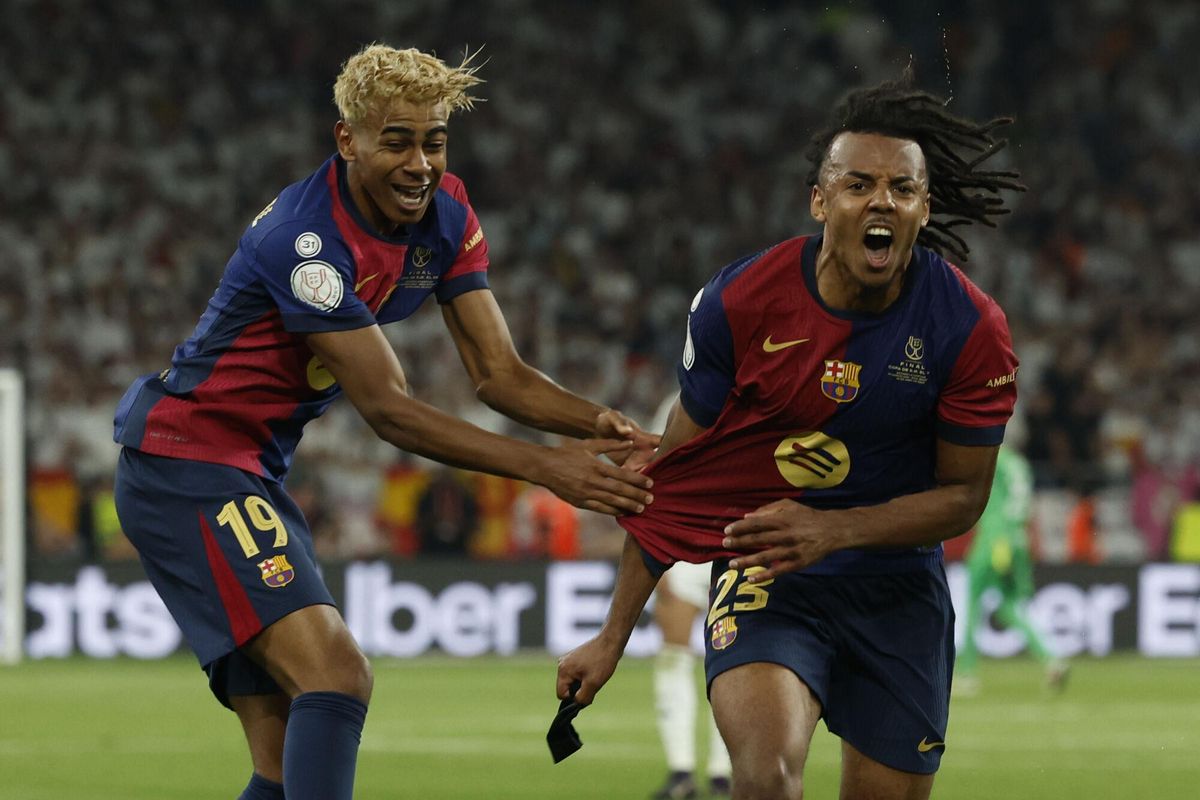 Jules Koundé celebra el tercer gol del Barça en la final de la Copa del Rey ante el Real Madrid que dio el título a los azulgranas.