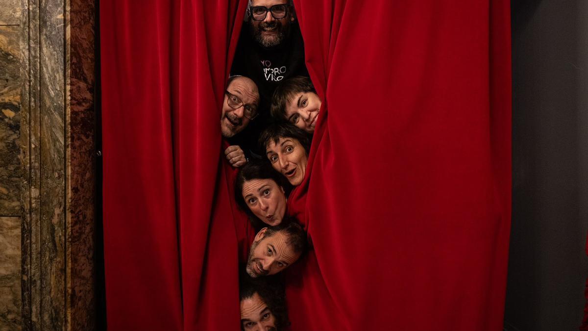 Los organizadores del Zaragoza Improvisa, este lunes, en el Teatro Principal de Zaragoza.