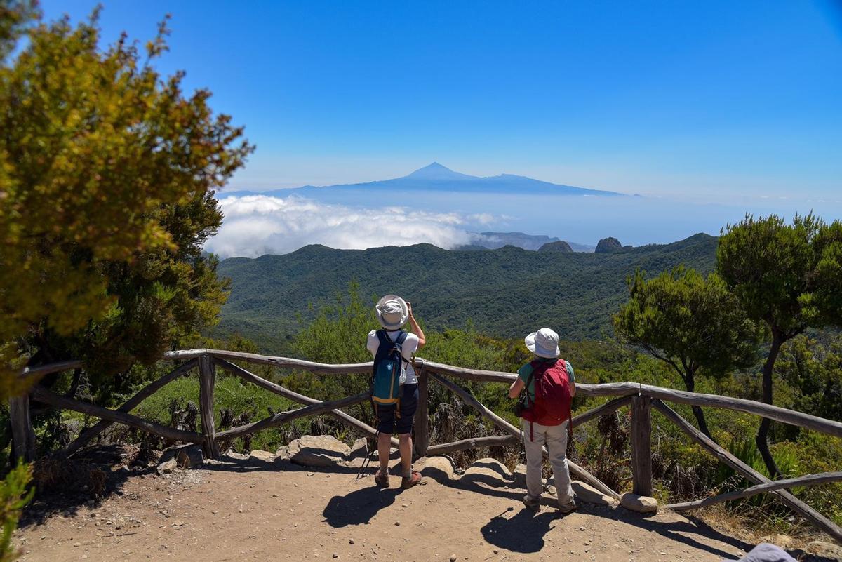 Archivo - Turistas en La Gomera