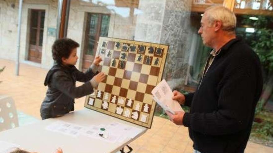 Participantes en el Día Internacional del Ajedrez.  // J.L.Oubiña