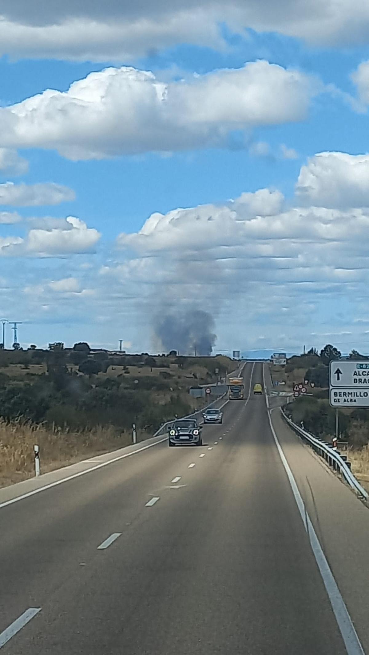 Incendio en Fonfría junto a la N-122