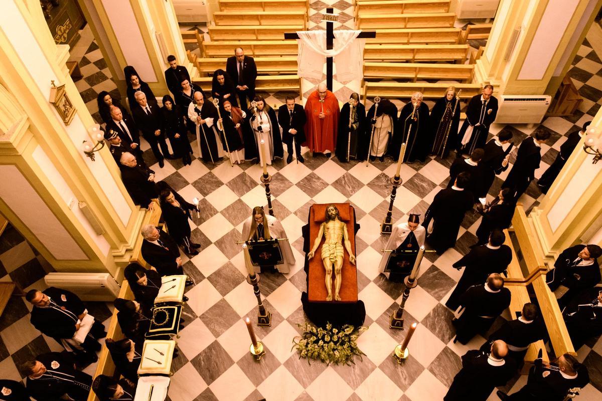 Jueves Santo tiene lugar la Procesión del Calvario, en la que salen a la calle dos de las tres obras de Salzillo.