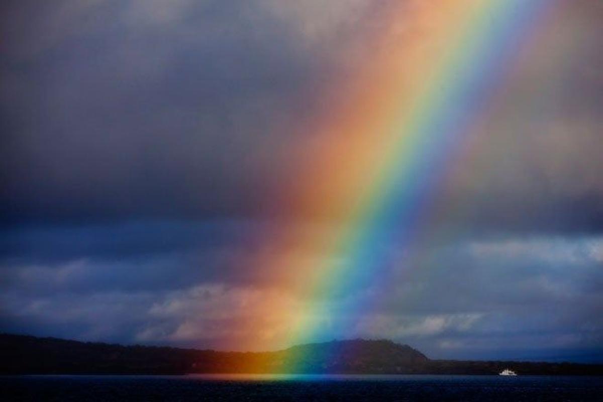 Arcoiris sobre isla Santiago.