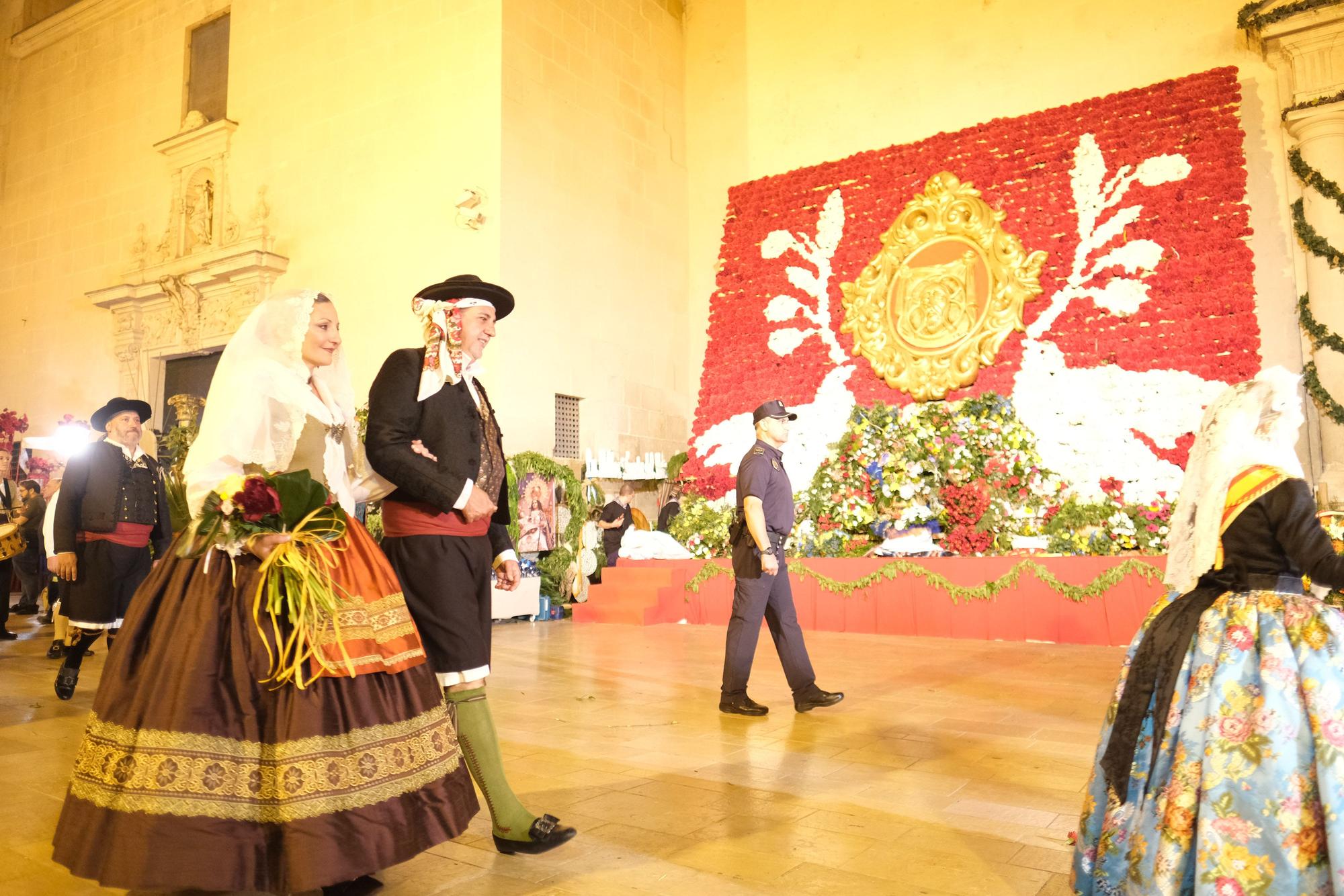 Emotiva ofrenda floral a la Patrona