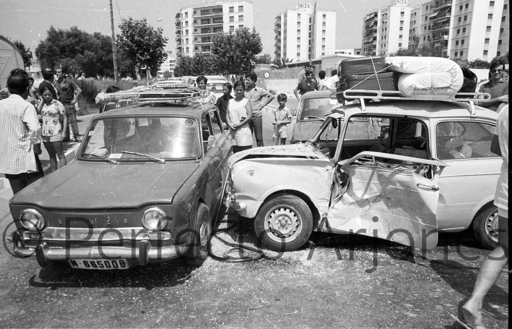 Así era el tráfico en la ciudad de Alicante en los años 60 y 70 en pleno verano