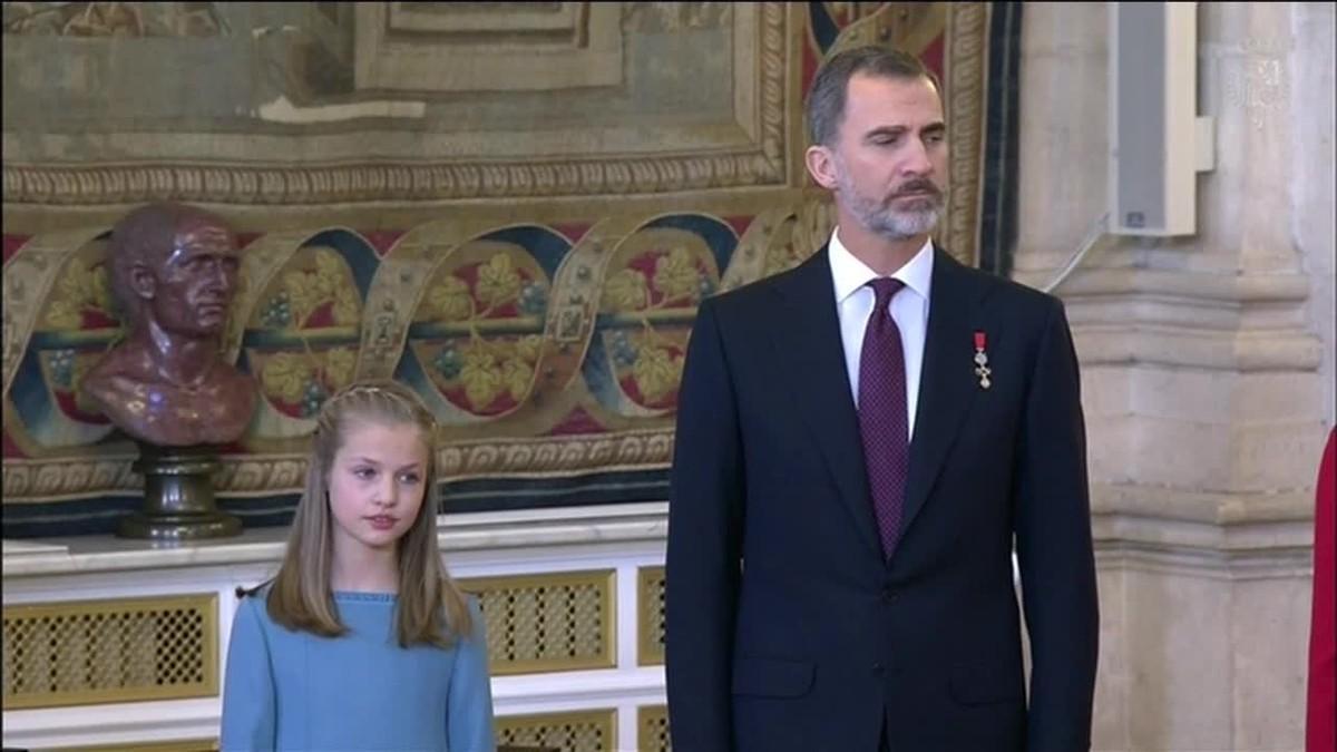 Al rebre el Collar del Toisó d’Or, la princesa Elionor ingressa a l’Orde dinàstic més prestigiós del món.