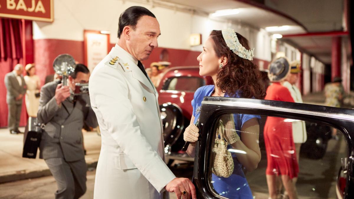 Darío Grandinetti y Natalia Oreiro, en 'Santa Evita'.