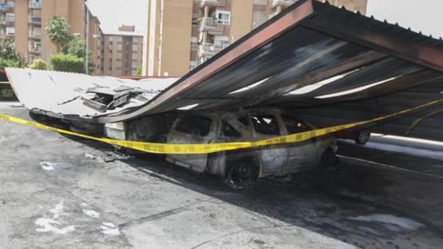 Detenido por quemar 13 coches tras discutir con su hermana en Alicante