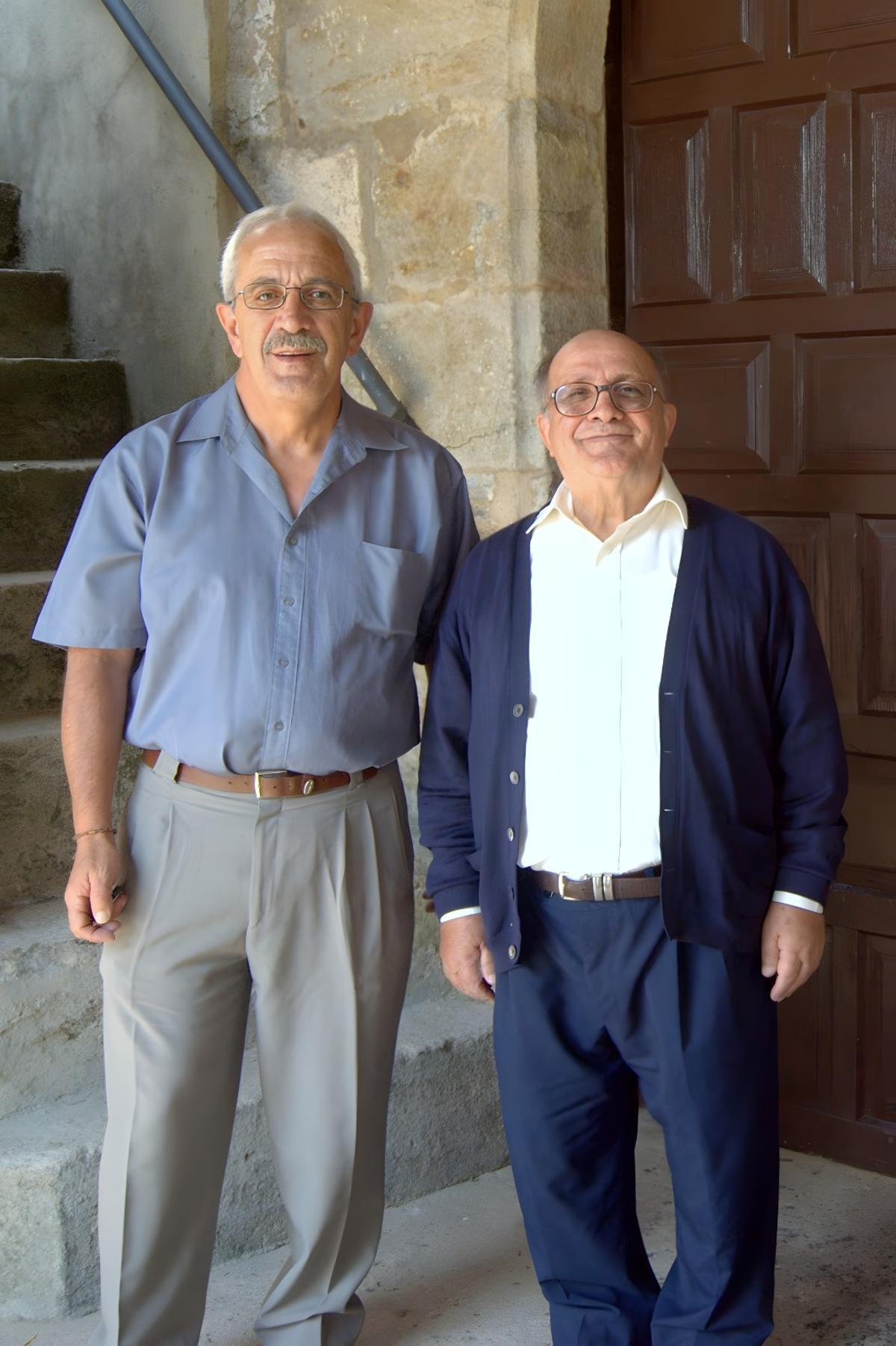 Romualdo Fernández, a la derecha, con su amigo y pariente Daniel Ferreira en 2013, la última vez que visitó Figueruela de Abajo