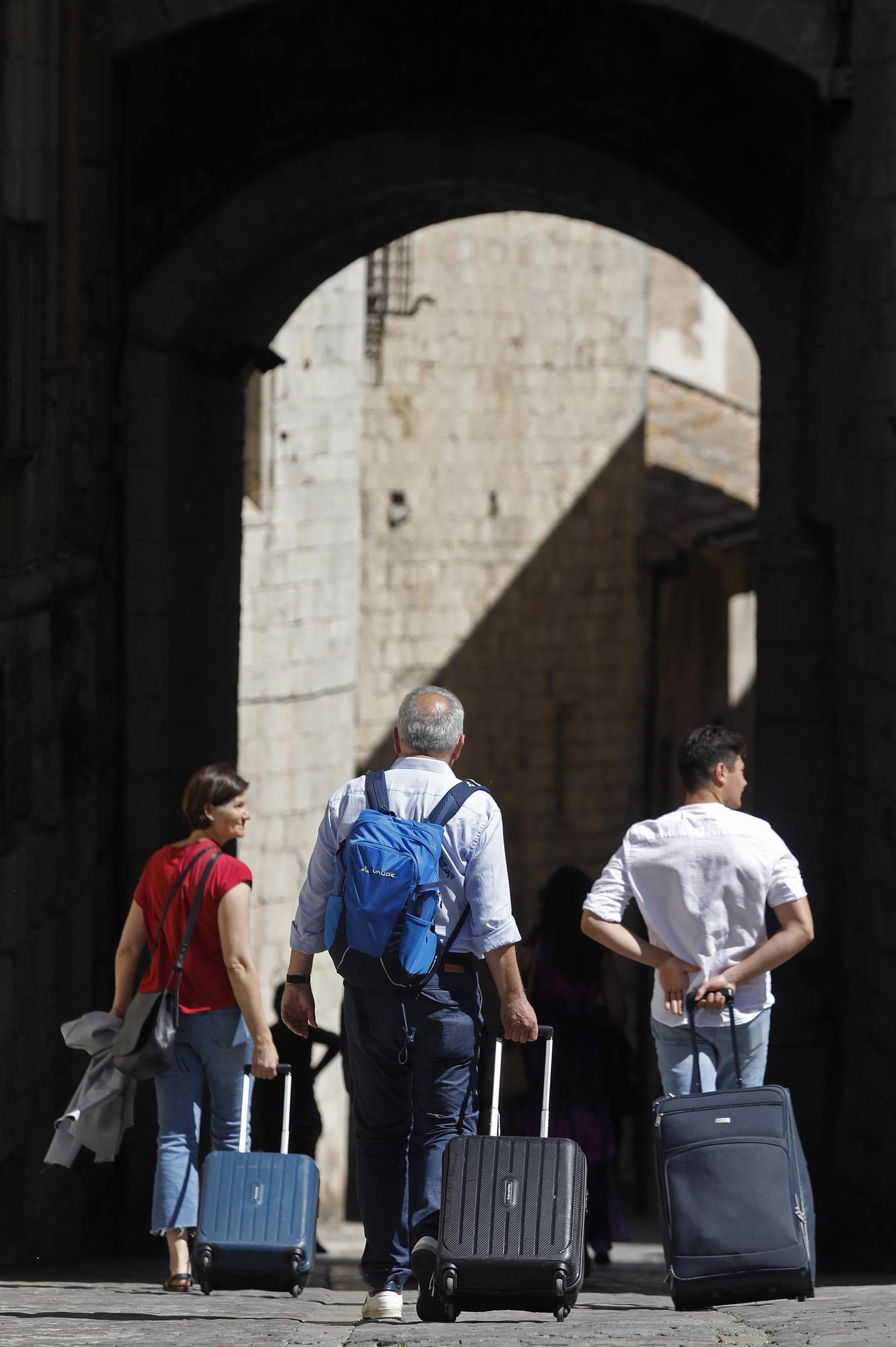 Turistes pel Barri Vell de Girona