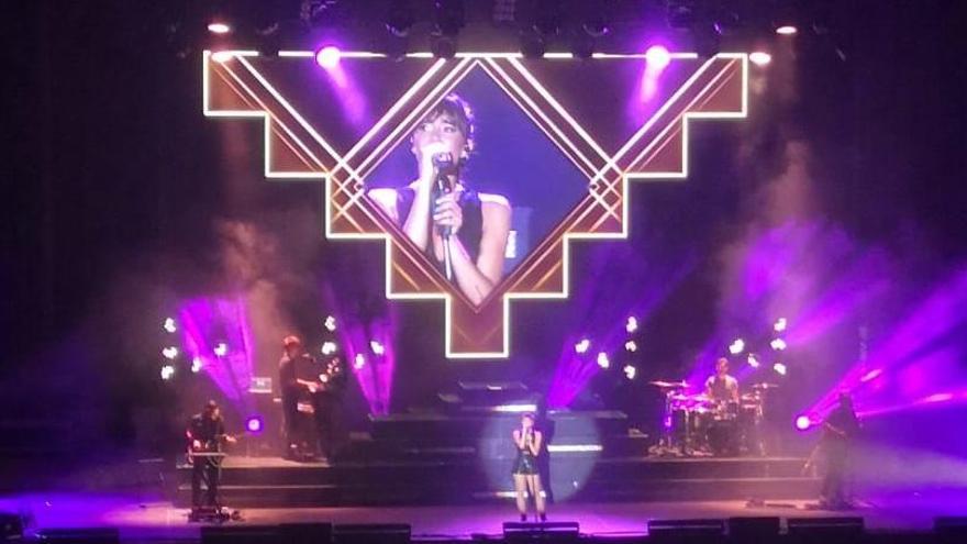 Aitana brilla en la Plaza de Toros de Alicante