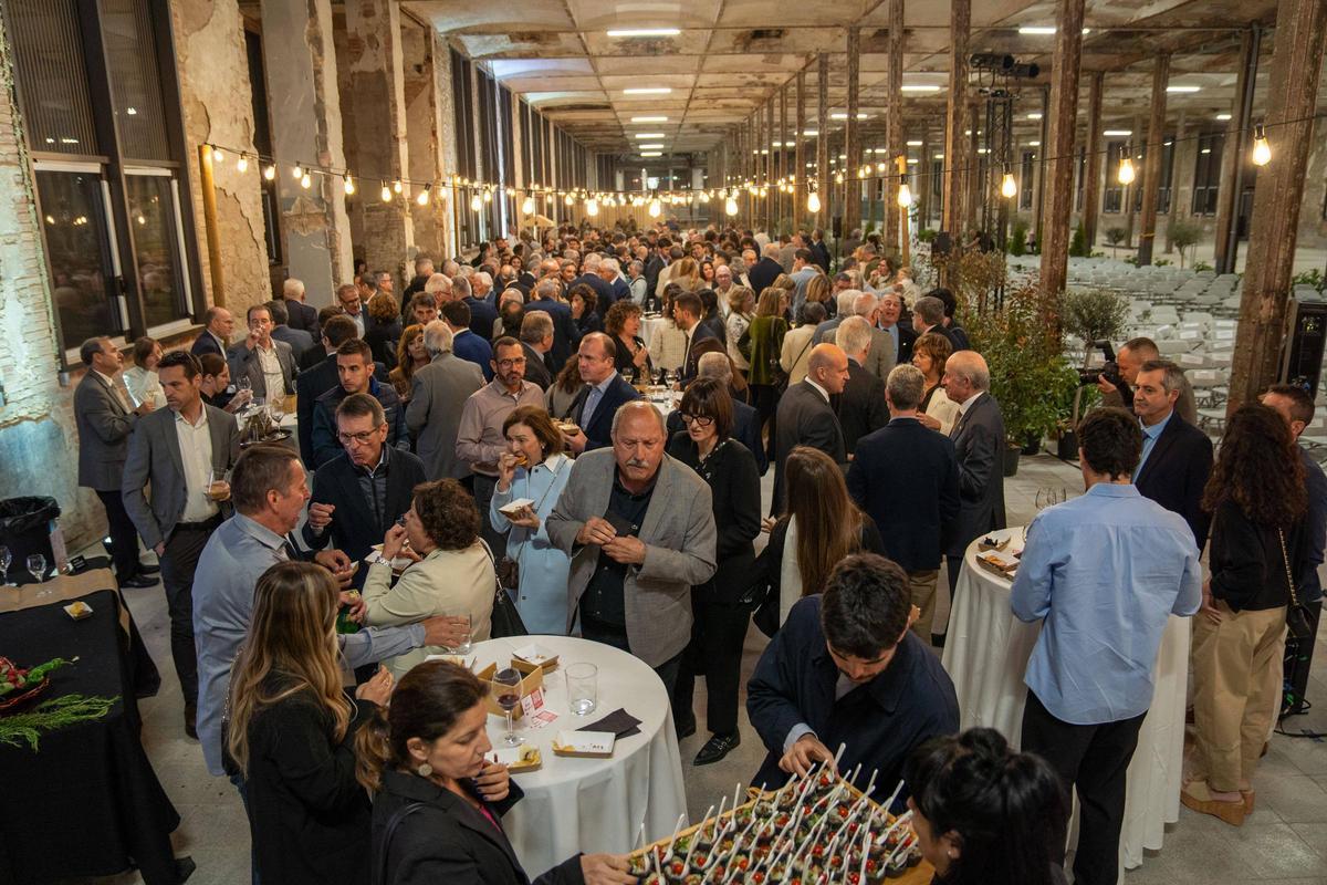 La festa s'ha tancat amb un sopar a peu dret que s'ha allargat fins gairebé la mitjanit