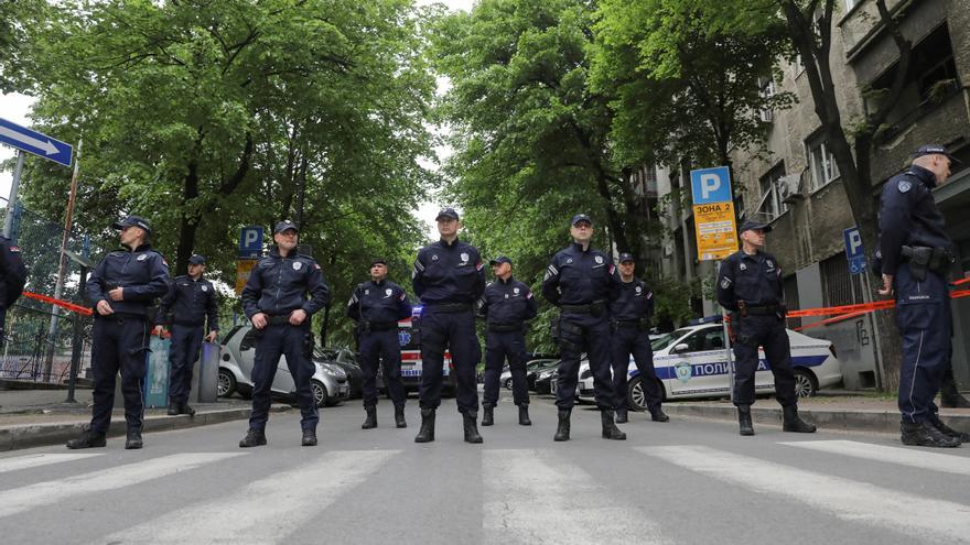 Al menos 9 muertos en un tiroteo dentro de un colegio en Serbia