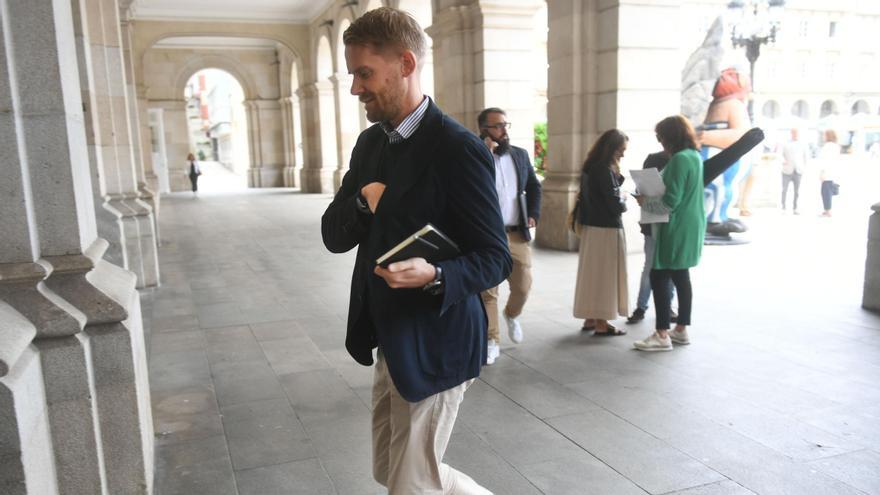 El director corporativo del Deportivo, Jan Wappler, a su llegada esta mañana al Ayuntamiento.