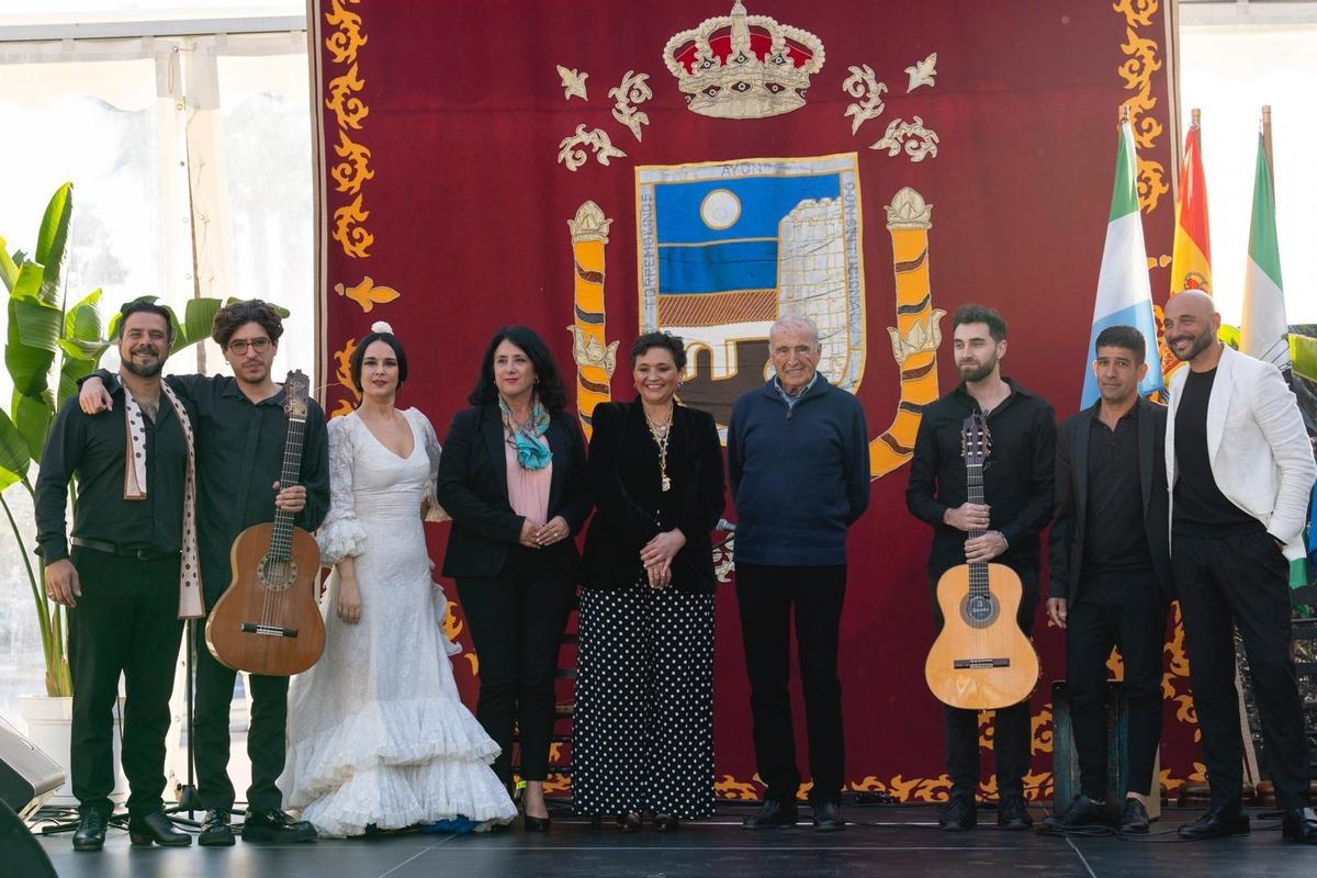 El acto ha contado con la participación de Pepe Luque, el grupo flamenco de Sandra Cisneros y Carlos Bravo.