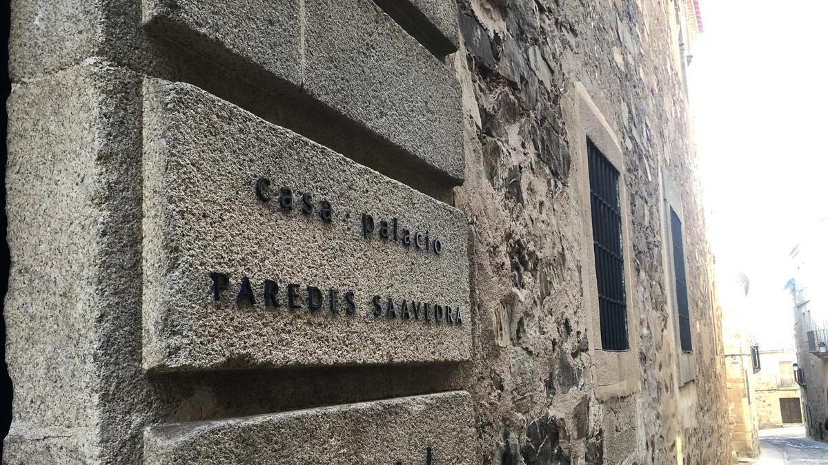 Vídeo | Plato del día a 8,90 y el mejor rabo de toro en la puerta de Cáceres que te conduce a Mérida