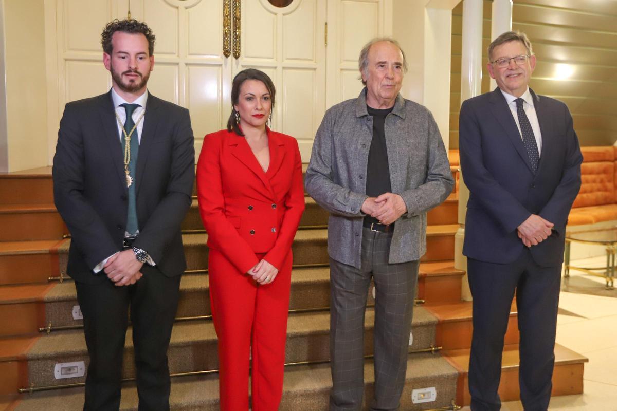 Joan Manuel Serrat nombrado como hijo adoptivo de Orihuela