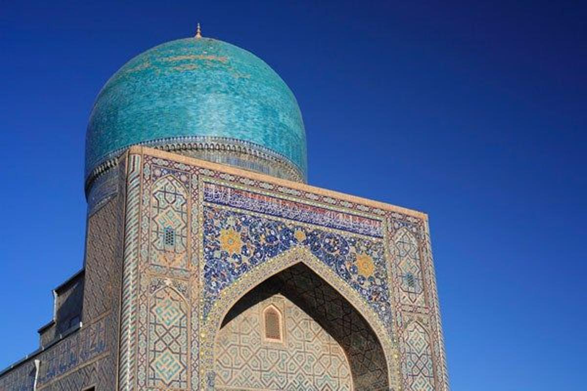 Mezquita Bibi Khanum en la plaza Registán de Samarcanda.
