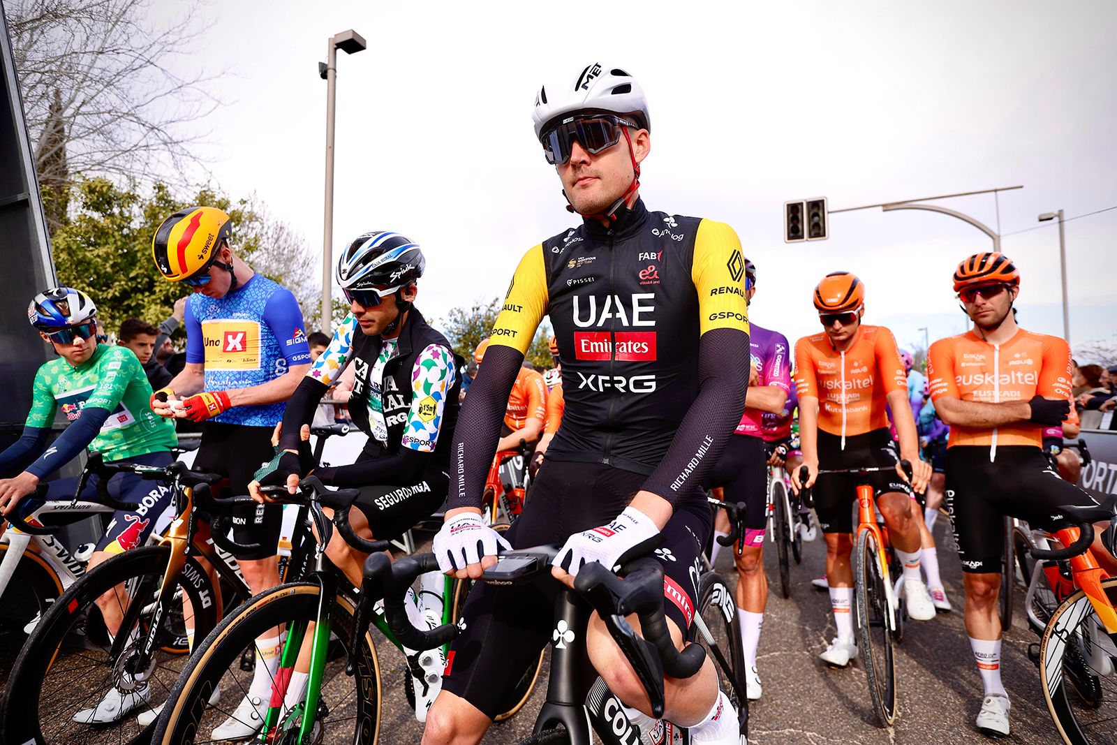 La salida de la etapa de Córdoba de la Vuelta a Andalucía en imágenes