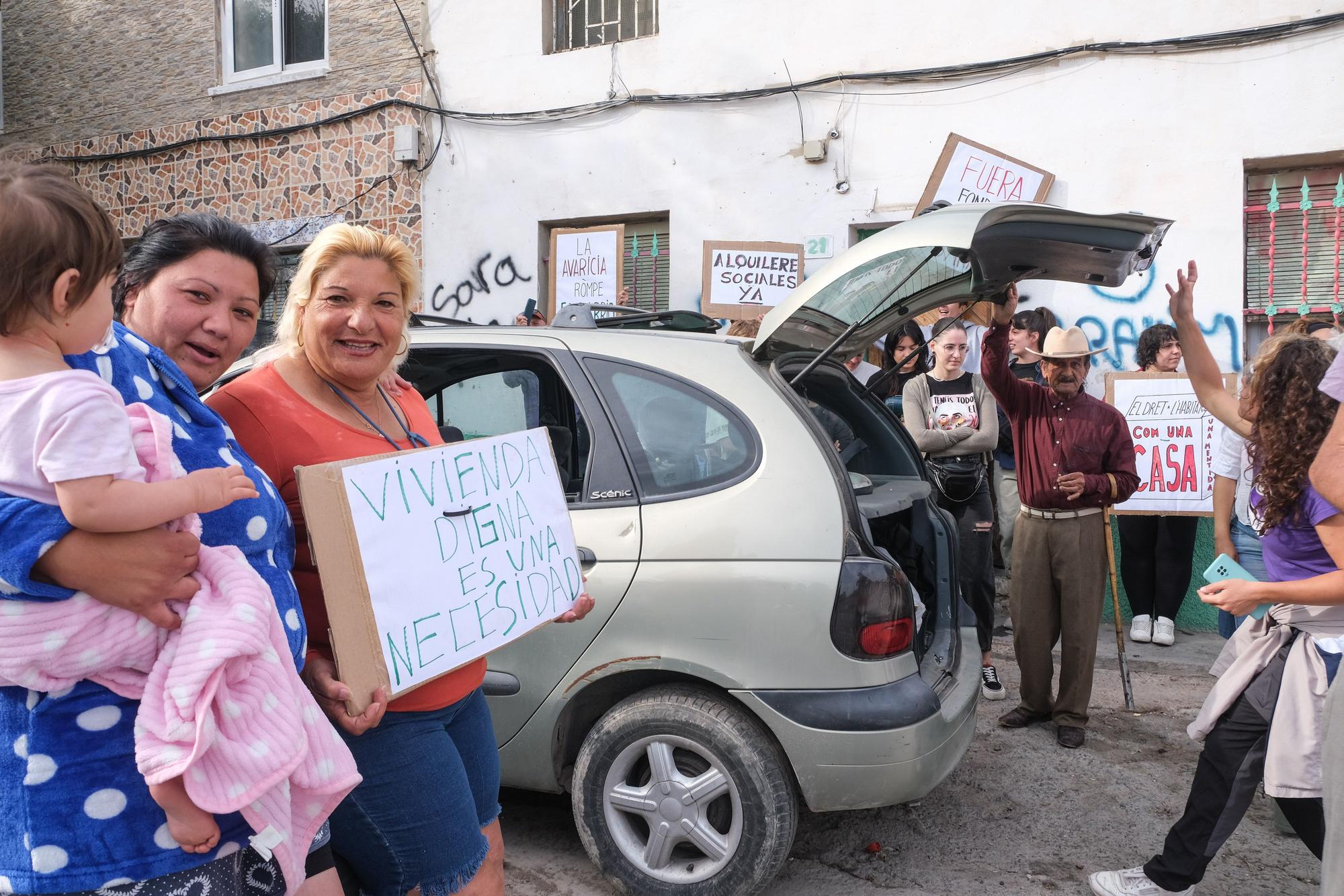 Frenan el desahucio de un hombre con cuatro hijos en Alicante