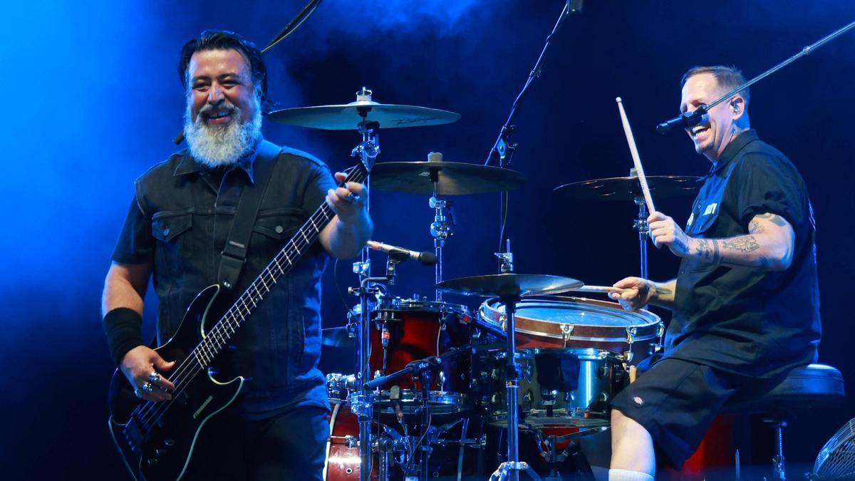 Molotov llena Castrelos con su 'rock' con sello mexicano