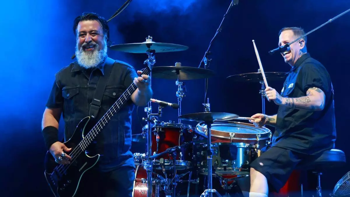 El concierto de Molotov en Vigo inunda Castrelos de mucho «power»