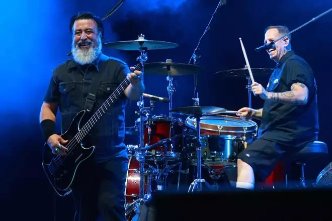 Molotov llena Castrelos con su 'rock' con sello mexicano