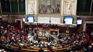 Gobierno de izquierdas, arcoíris o técnico: Los 3 posibles escenarios tras el vuelco electoral en Francia