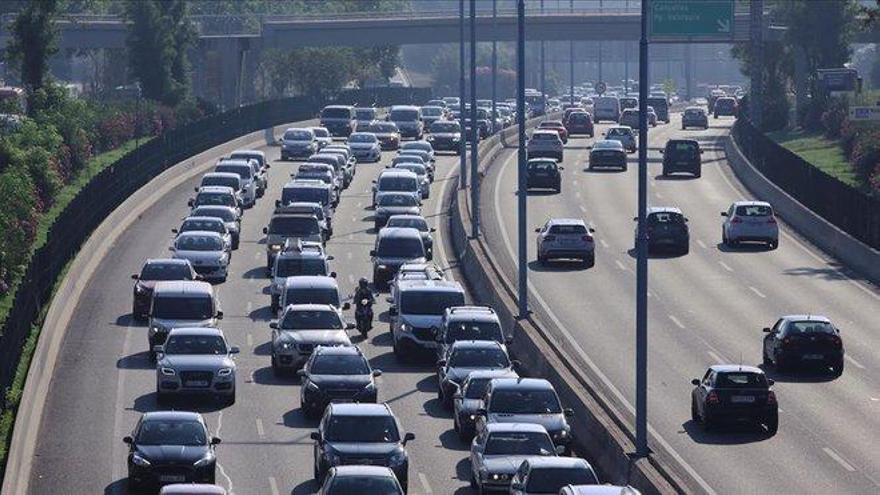 Bruselas dice que prohibir la venta de coches de combustión &quot;no es compatible&quot; con la ley comunitaria