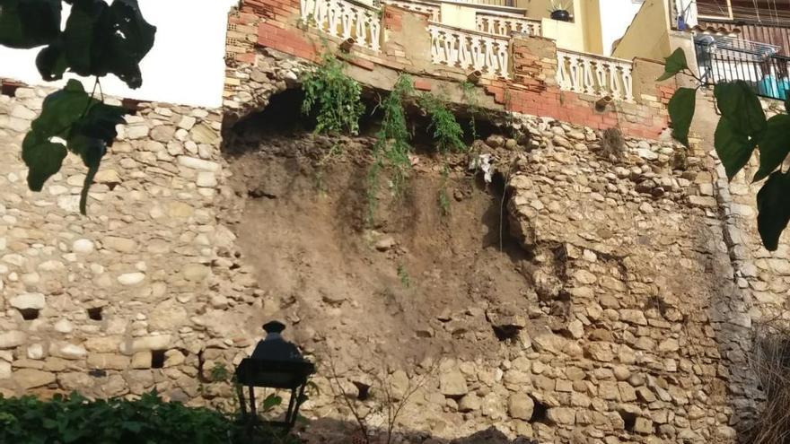 Desalojadas tres viviendas en La Vila por peligro de desprendimiento por el temporal