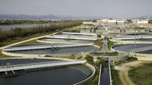 L’aigua pujarà dos euros de mitjana per rebut a BCN i 22 ciutats