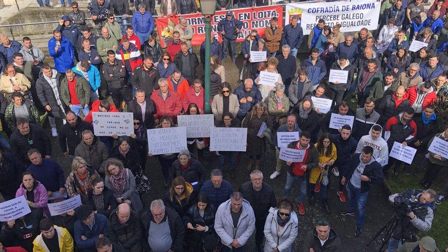 Clamor percebeiro con epicentro en Ribeira: “Que rebajen la producción los mejilloneros”