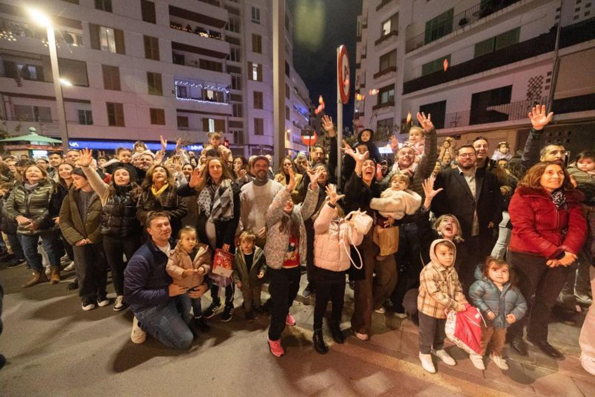 Mira aquí todas las fotos de la cabalgata de Reyes Magos en Ibiza