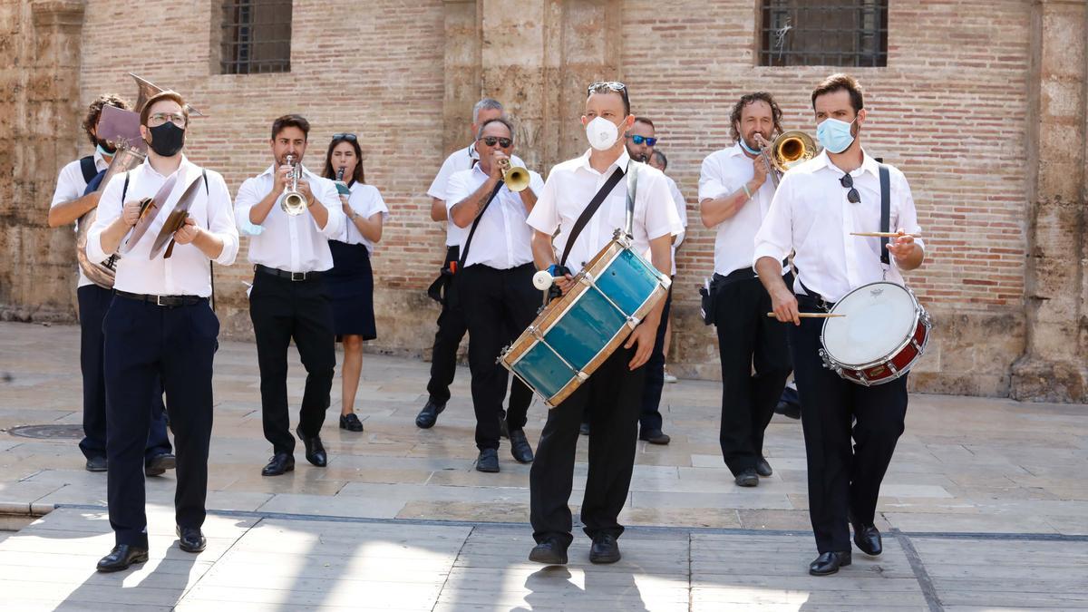 Búscate en el segundo día de Ofrenda por las calles del Mar y Avellanas (entre las 11.00 y 12.00 horas)