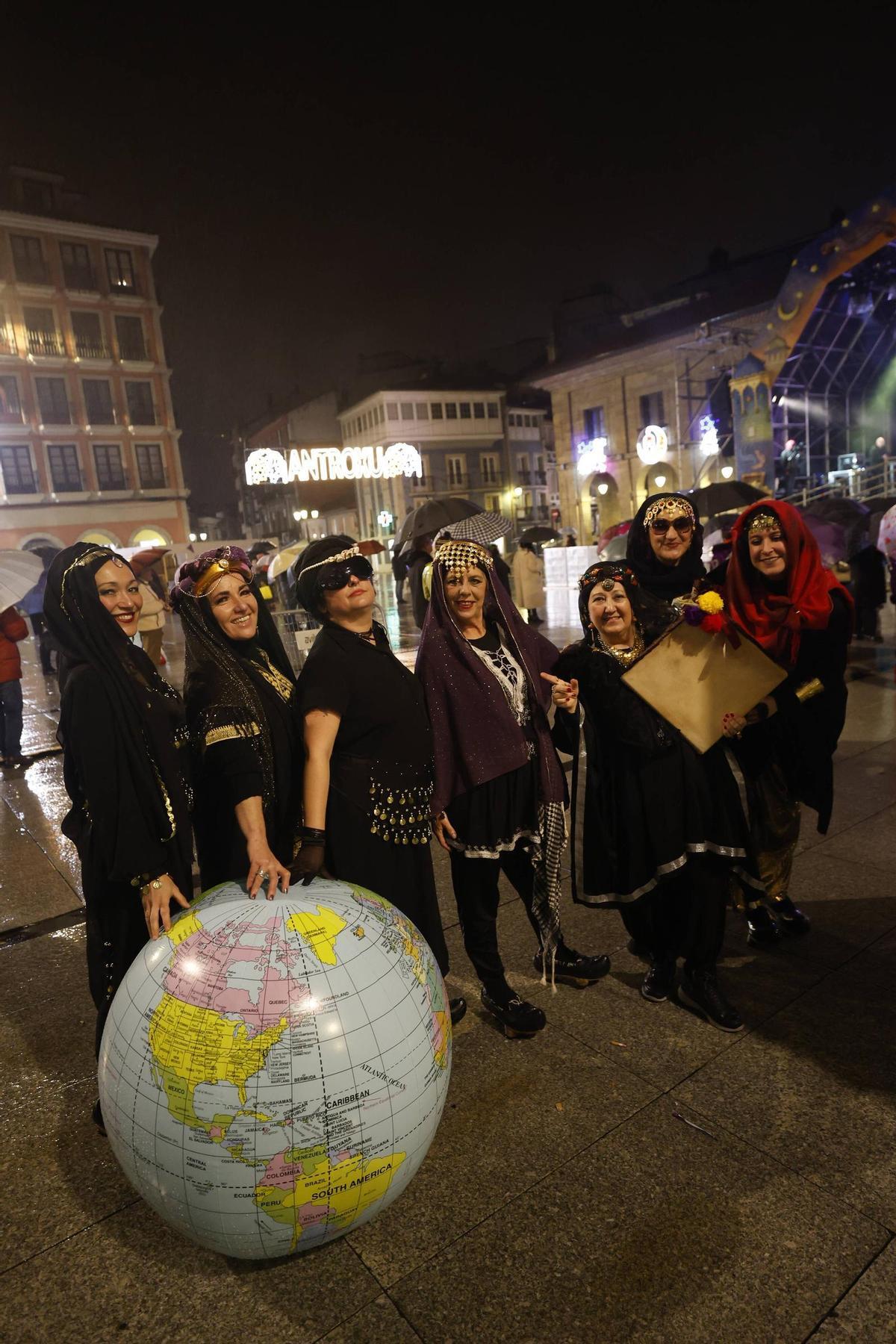 En imágenes: El concurso de murgas de Avilés bajo la lluvia En imágenes: El concurso de murgas de Avilés bajo la lluvia