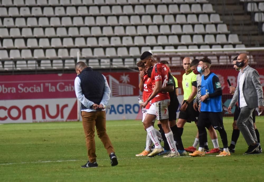 El Real Murcia se confía y pierde ante el Granada B (1-2)