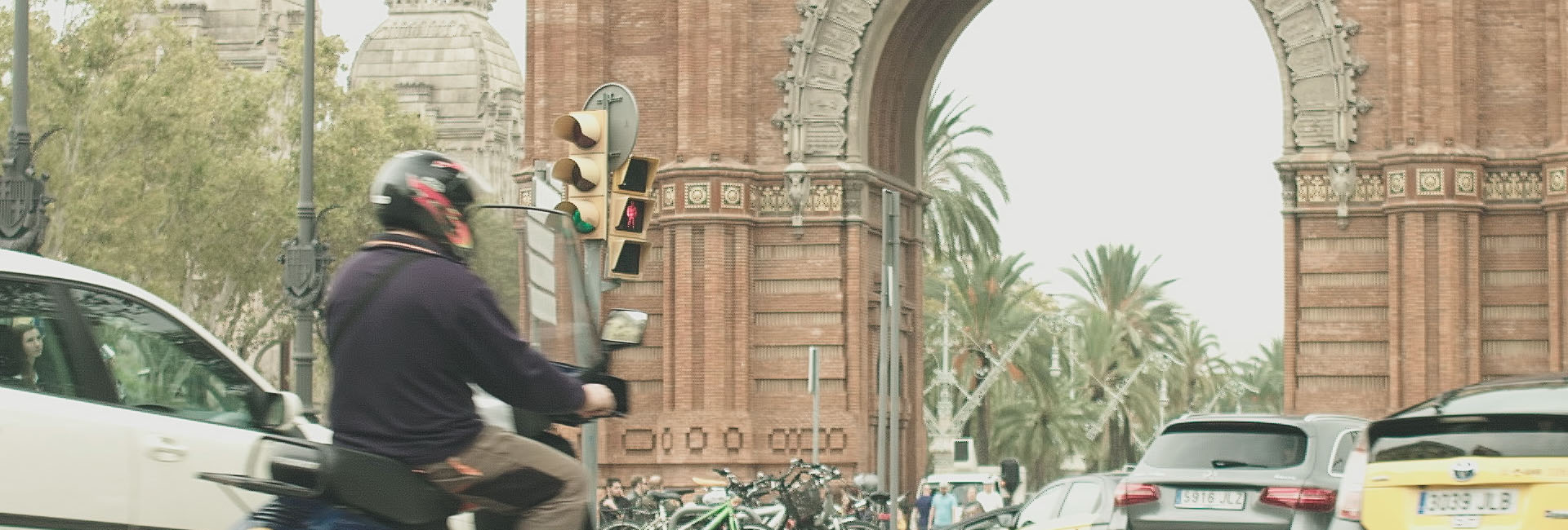 Imagen del trafico en Arc de Triomf - Barcelona