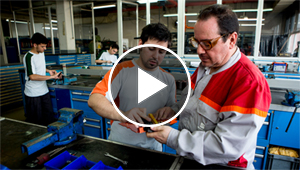 Clases de formación profesional dual en una factoría de la empresa automovilística Seat.