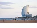 El hotel W visto desde la Barceloneta